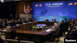 រូបឯកសារ៖ កិច្ចប្រជុំកំពូលពិសេសអាមេរិក-អាស៊ានដើម្បីរំលឹកខួប ៤៥ ឆ្នាំនៃទំនាក់ទំនងរវាងលោកប្រធានាធិបតីសហរដ្ឋអាមេរិក Joe Biden និងមេដឹកនាំអាស៊ាន នៅក្រសួងការបរទេសអាមេរិក ក្នុងរដ្ឋធានីវ៉ាស៊ីនតោន ថ្ងៃទី ១៣ ខែឧសភា ឆ្នាំ ២០២២។