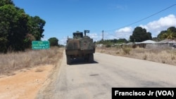Estrada de Mocímboa da Praia a ser patrulhada, Cabo Delgado, Moçambique