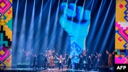 Виступ українського гурту "Калуш" на церемонії нагородження 2022 MTV Europe Music Awards в Німеччині, 13 листопада 2022 року