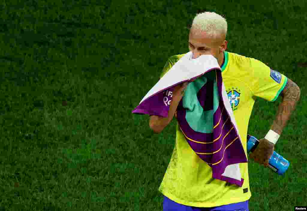 Neymar durante a marcação de penaltis no jogo Brasil x Croácia. O Brasil foi eliminado do Mundial do Qatar.