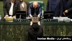 ابراهیم رئیسی بودجه سال ۱۴۰۳ را به مجلس تحویل داد.