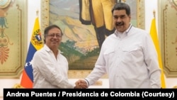 El presidente de Colombia, Gustavo Petro, junto al mandatario venezolano, Nicolás Maduro, en una reunión en Caracas.