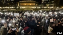 2022年11月28日，中國留學生在紐約哥倫比亞大學校園舉行了可能是八九六四以來聲勢最大的集會。 （美國之音方冰拍攝）