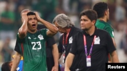 Jesús Gallardo de México luce abatido tras ser eliminado de la Copa del Mundo (REUTERS/Matthew Childs)
