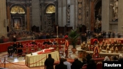 Mwiii wa hayati Benedict ukiwa katika kanisa la St. Peter, Vatican.