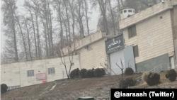 نمایی از ورودی زندان اوین 