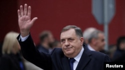 Milorad Dodik i bosanski Srbi u Istočnom Sarajevu proslavljaju državni praznik Republike Srpske, zabranjen od suda
