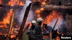 俄軍繼續攻擊烏克蘭，一枚導彈擊中了烏克蘭哈爾科夫國際機場附近的一座建築。 （2022年4月13日）