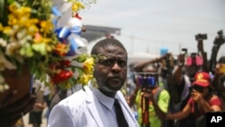 Jimmy Cherizier, alias Barbecue, ex agente de policía que encabeza una coalición de pandillas conocida como G9 Family and Allies, encabeza una marcha para exigir justicia para el asesinado presidente haitiano Jovenel Moise en Lower Delmas, un distrito de Port-au-Prince, Haití, el 26 de julio de 2021.