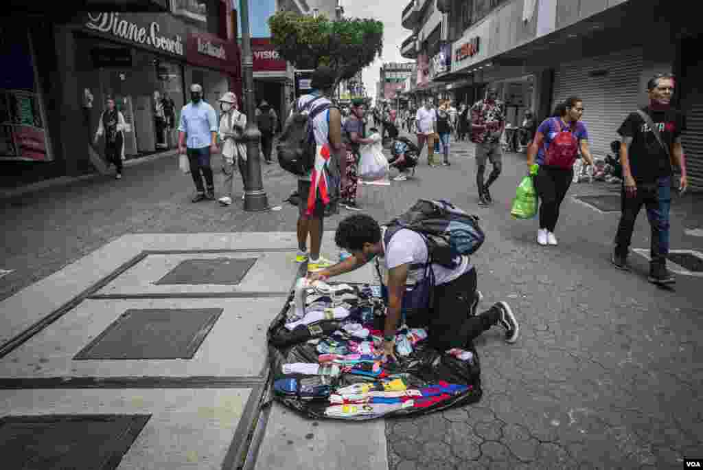 El empleo informal ha sido una alternativa para los migrantes nicaragüenses en Costa Rica.&nbsp; Oscar Navarrete/VOA- LA PRENSA.