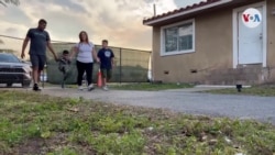 Voluntarios asisten a venezolanos que atravesaron el Tapón del Darién