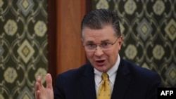 Arhiva - Danijel J. Kritenbrink govori u Hanoju, 23. januara 2018. 