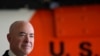 El secretario de Seguridad Nacional de EEUU, Alejandro Mayorkas, habla mientras entrega premios a los empleados del Departamento de Seguridad Nacional, el 13 de abril de 2022, en la Estación Aérea de la Guardia Costera de Miami, en Opa-locka, Florida.