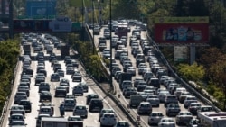 تصویری از ترافیک عبوری بزرگراه همت در تهران- آرشیو