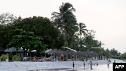 Sur la plage du club Sogara à Port-Gentil, au Gabon, le 28 janvier 2017. 