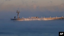 Una congelación del Ártico cubrió el Medio Oeste con temperaturas récord el miércoles.