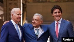 Presidenti Joe Biden, Presidenti Andres Manuel Lopez Obrador dhe Kryeministri Justin Trudeau në takimin e nivelit të lartë në Meksikë.