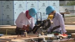 Вікно в Америку. У 93 роки президент Картер будує житло для бідних