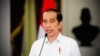 Presiden Jokowi dalam telekonferensi pers di Istana Merdeka, Jakarta ,Senin (26/4), memberikan penghargaan kenaikan pangkat kepada 53 awak KRI Nanggala 402 dan Kabinda Papua. (Foto: Courtesy/Biro Pers)