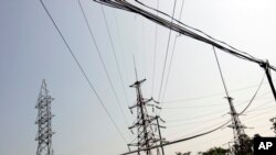 د کندز د برېښنا ریاست وايي له دغو کسانو یې په وار وار غوښتلي چې خپل پورونه پرې کړي، خو هغوی انکار کړی دی.