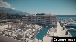 Vlasnici apartmana u „Regent Pool Clubu Residences“ polažu pravo na privatne prostore u vrtovima i na bazenima. (Foto: Porto Montenegro)