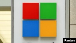แฟ้มภาพ: ป้ายสัญลักษณ์ของไมโครซอฟท์ ในแมนฮัตตัน นครนิวยอร์ก