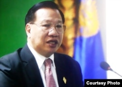 លោក​ ឈាង វុន សមាជិក​សភា​មក​ពី​គណបក្ស​ប្រជាជន​កម្ពុជា​និងអ្នក​នាំពាក្យ​រដ្ឋសភា​ជាតិ​ថ្លែង​ទៅ​កាន់​ក្រុម​អ្នក​យក​ព័ត៌មាន​នៅ​ក្នុង​សន្និសីទ​កាសែត​កាល​ពី​ព្រឹក​ថ្ងៃ​ពុធ​ ទី​១៨ ខែមីនា ឆ្នាំ​២០១៥ នៅ​វិមាន​រដ្ឋសភា។ (រូប​ផ្តល់​ឲ្យ)