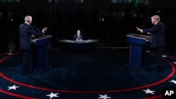 Predsednik Tramp i demokratski kandidat Džo Bajden u prvoj predsedničkoj debati na Univerzitetu Kejs Vestern u Klivlendu (Foto: AP)