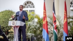 Rais wa Eritrea Isaias Afwerki akiongea katika mkutano wa waandishi wa habari alioufanya pamoja na Rais wa Kenya William (hayuko katika picha) mjini Nairobi, Kenya.