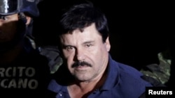 Foto de "El Chapo" Guzmán cuando fue recapturado en México el 8 de enero de 2016.