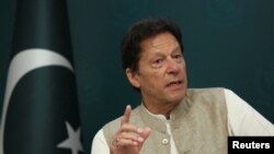 Ra'iisal wasaaraha xilka laga qaaday ee Imran Khan