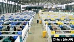 上海新国际博览中心改建为方舱医院以隔离新冠病人。(2022年4月1日)