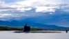 FILE - Kapal selam kelas serang cepat Virginia USS Missouri (SSN 780) berangkat dari Pangkalan Gabungan Pearl Harbor-Hickam, 1 September 2021.(Kepala Spesialis Komunikasi Massa Amanda R. Gray/ Angkatan Laut AS via AP)