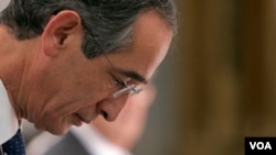 Álvaro Colom intentó en tres ocasiones llegar a la presidencia de su país, las primeras dos 1999 y 2003, pero fue hasta en el 2007 cuando lo logró.