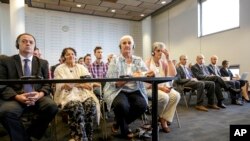 Majke Srebrenice očekuju presudu okružnog suda u Hagu, 16. jula 2014.