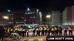 Пізно ввечері 20 січня 2025 року поліція працювала біля Центрального слідчого ізолятора у Вашингтоні.