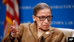 Jaji wa mahakama kuu ya Marekani Ruth Bader Ginsburg akizungumza mjini Washington, Feb. 10, 2020.