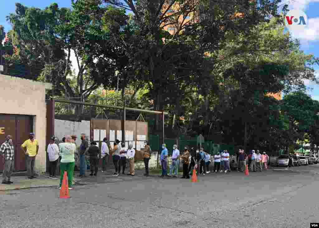 Según estimados del Observatorio contra el Fraude de la mayoría opositora de la Asamblea Nacional hasta el mediodía sólo había participado 7,5% de los electores habilitados. Caracas, diciembre 6 de 2020. Foto: Álvaro Algarra - VOA.