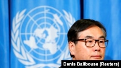 James Zhan, mkurugenzi wa kitengo cha uwekezaji na biashara kwenye shirika la biashara na maendeleo la Umoja wa mataifa (UNCTAD) akishiriki mkutano na waandishi wa habari mjini Geneva. Februari 5, 2018. Picha ya Reuters.