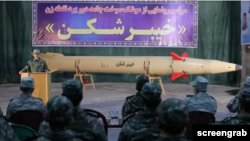 رونمایی سپاه پاسداران انقلاب اسلامی از موشک بالستیک خیبرشکن در ایران (آرشیو)