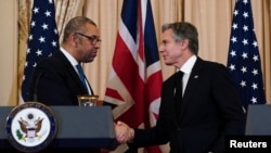 美国国务卿布林肯与英国外交大臣詹姆斯·克莱弗利(James Cleverly)2023年1月17日在华盛顿共同见记者。（路透社）