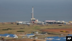 Eneo la machimbo ya mafuta la Kingfisher oil karibu na Ziwa Albert katika wilaya ya Kikuube magharibi ya Uganda, Jan. 24, 2023. 