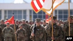 Pripadnici 101. vazdušno-desantne divizije prilikom izvođenja vježbi u bazi Mihail Kogalniceanu u Rumuniji, 30. jula 2022.