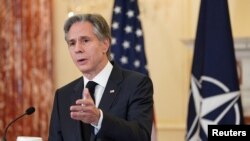 Државниот секретар на САД Ентони Блинкен изјави дека коруптивни дејствија на назначените лица резултирале со недозволена лична корист, ги поткопале демократските институции во Бугарија и ја зацрстиле бугарската корозивна зависност од руските енергетски извори