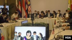 កម្រងរូបភាព៖ ក្រុមឧត្ដមមន្ត្រីការទូតអាស៊ានបើកឆាកកិច្ចប្រជុំចង្អៀតរដ្ឋមន្ត្រីការបរទេសអាស៊ាននៅភ្នំពេញ​ជាមួយនឹង​ការចូលរួមមានកម្រិតពី​របបសឹកភូមា