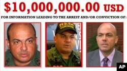 Esta imagen proporcionada por el Departamento de Justicia de los EE. UU. muestra un cartel de recompensa por Cliver Alcalá, que se publicó el 26 de marzo de 2020.