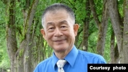 ཨོ་རཱེ་ཀན་གཙུག་ལག་སློབ་ཆེན་གྱི་འཛམ་གླིང་འཕྲོད་བསྟེན་ལྟེ་གནས་ཁང་གི་འགན་འཛིན་ཅིས་ཅུན་ཧའེ་