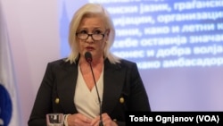 Американската амбасадорка денеска, на прес-конференција, ги повтори своите пораки кои ги прати и синоќа, преку социјалните мрежи, веднаш по објавувањето на веста за „новодојденци на црната листа“ – дека САД нема да толерираат политичко мешање во работата на судството