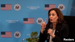 Makamu wa rais wa Marekani Kamala Harris akiwa kwenye mkutano mjini Manila, Ufilipino.