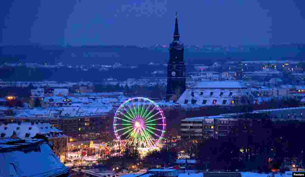 Vista general de un mercadillo navideño de Dresden, Alemania; Un lugar conocido por sus mercados navideños.